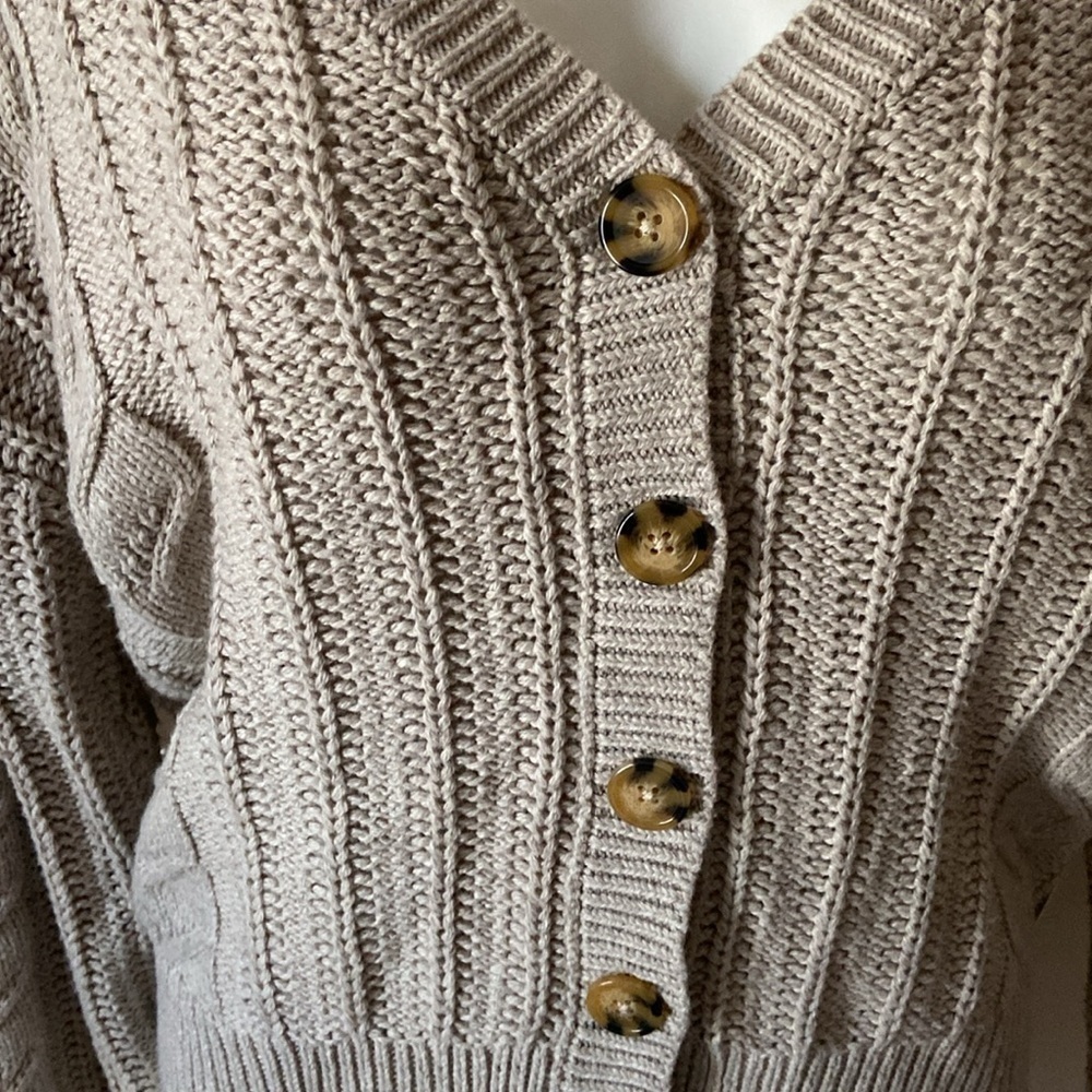Cupcakes and Cashmere Women’s Oatmeal Chunky Knit Cardigan Sweater Preppy - Picture 5 of 7
